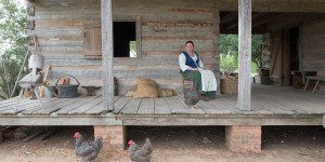 cabin in Texas with chickens